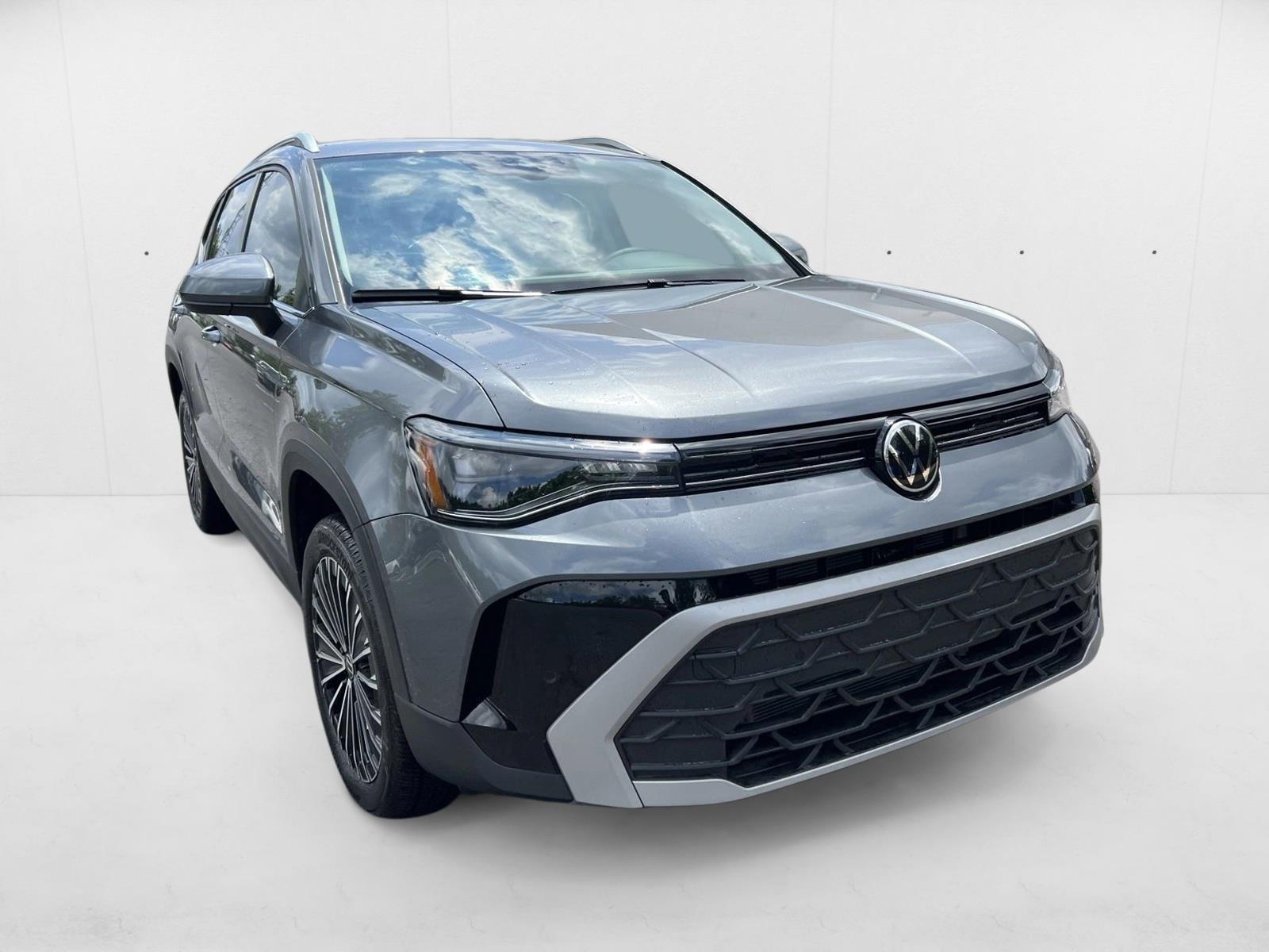 2025 Volkswagen Taos SE photo 2