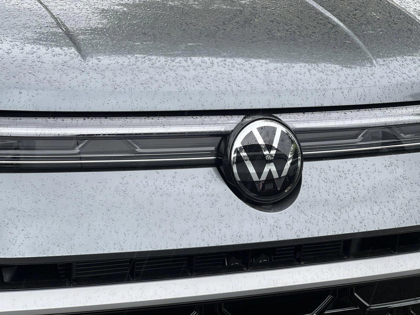 2025 Volkswagen Taos SEL photo 3