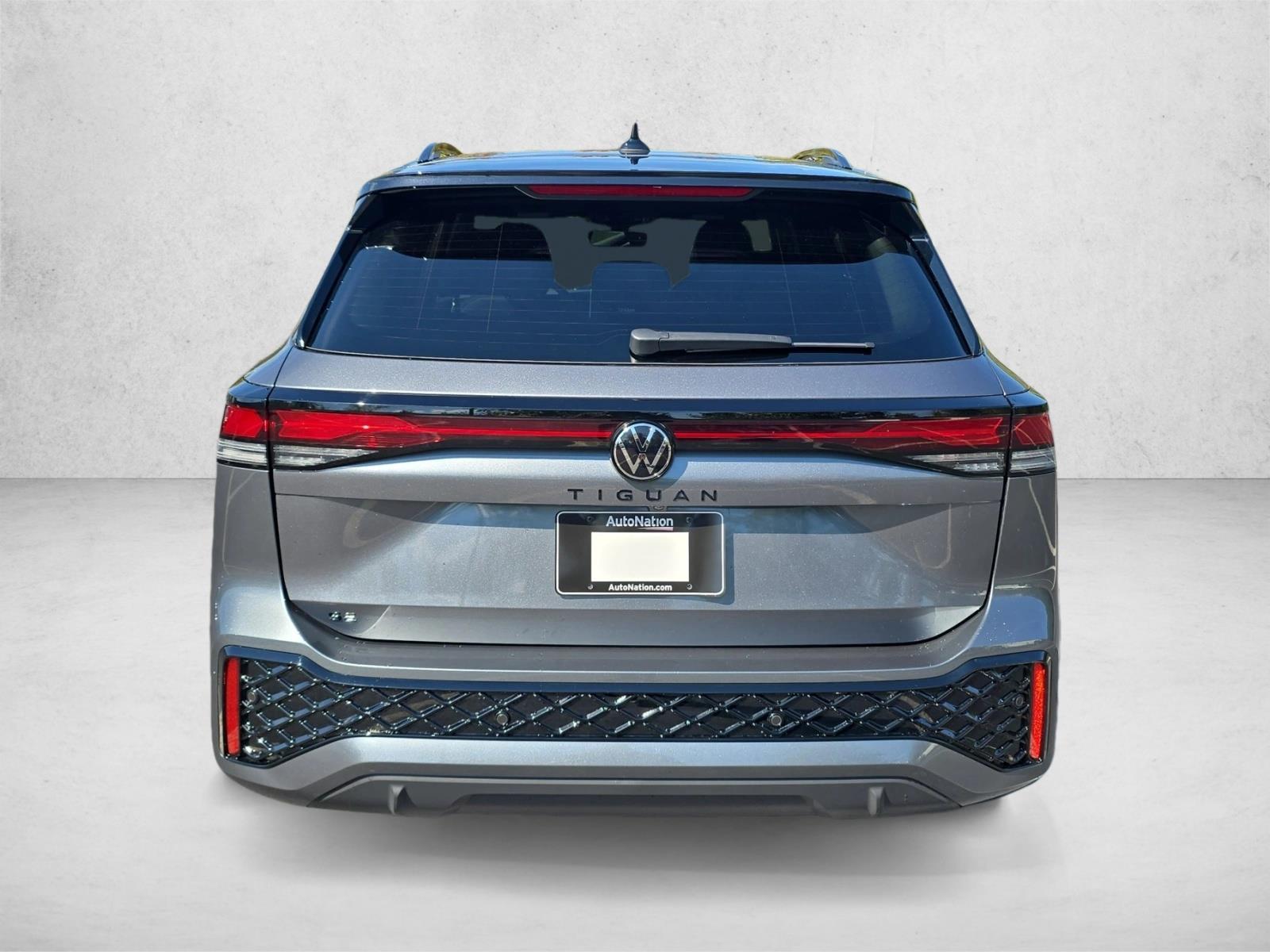 2026 Volkswagen Tiguan SE R-Line Black photo 3