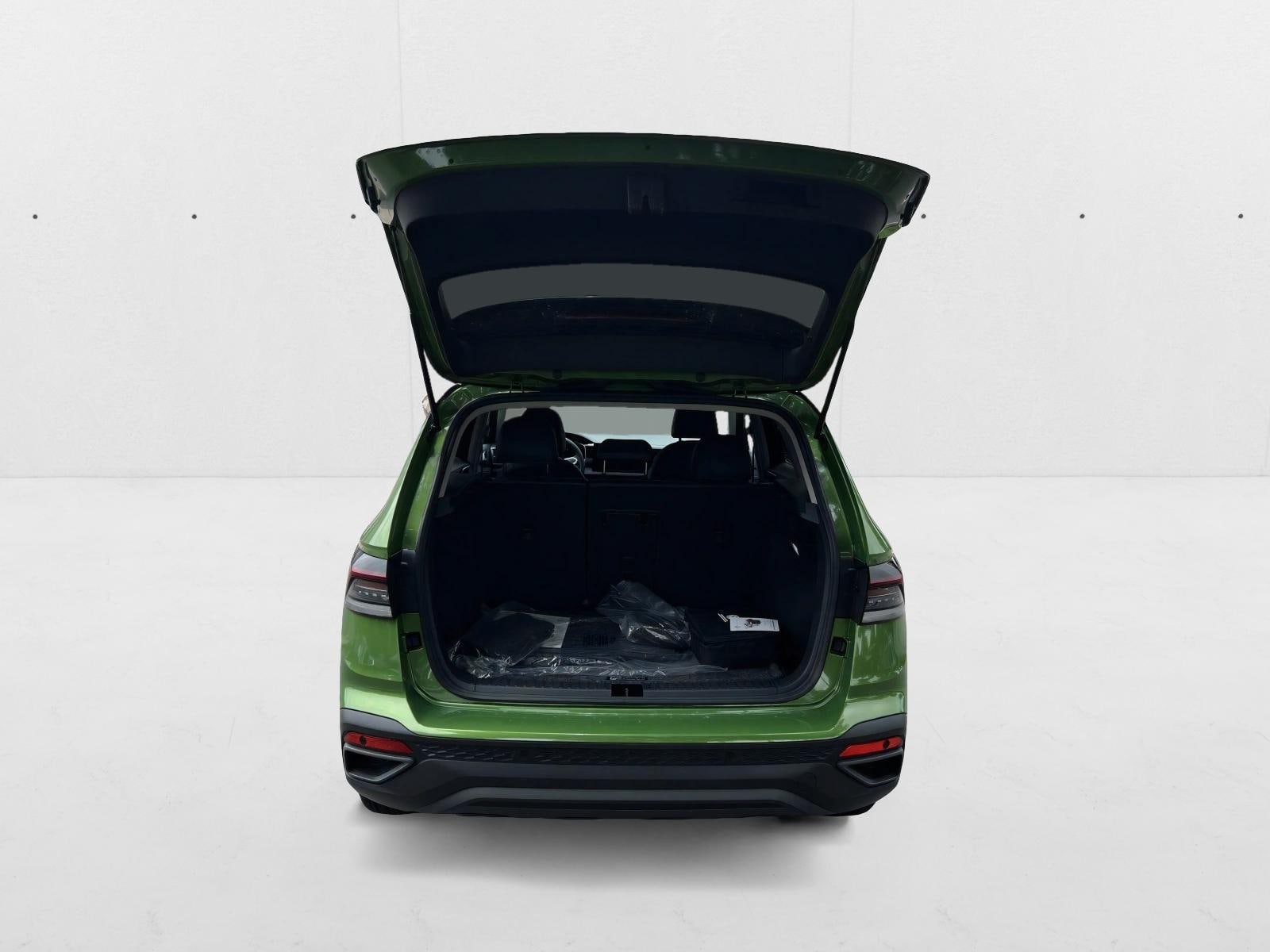 2025 Volkswagen Taos SE Black - Photo 6