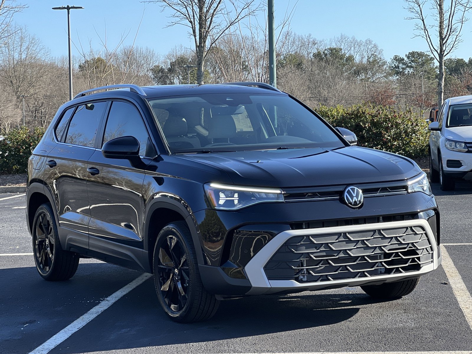 2025 Volkswagen Taos SE photo 2