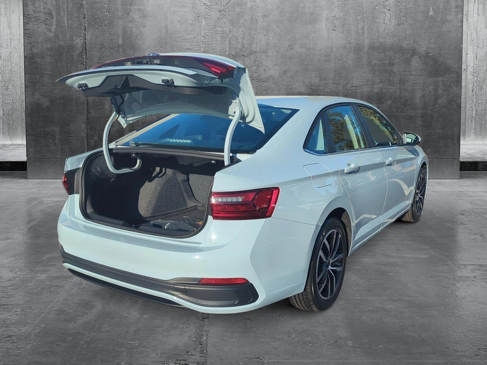 2025 Volkswagen Jetta SE photo 2