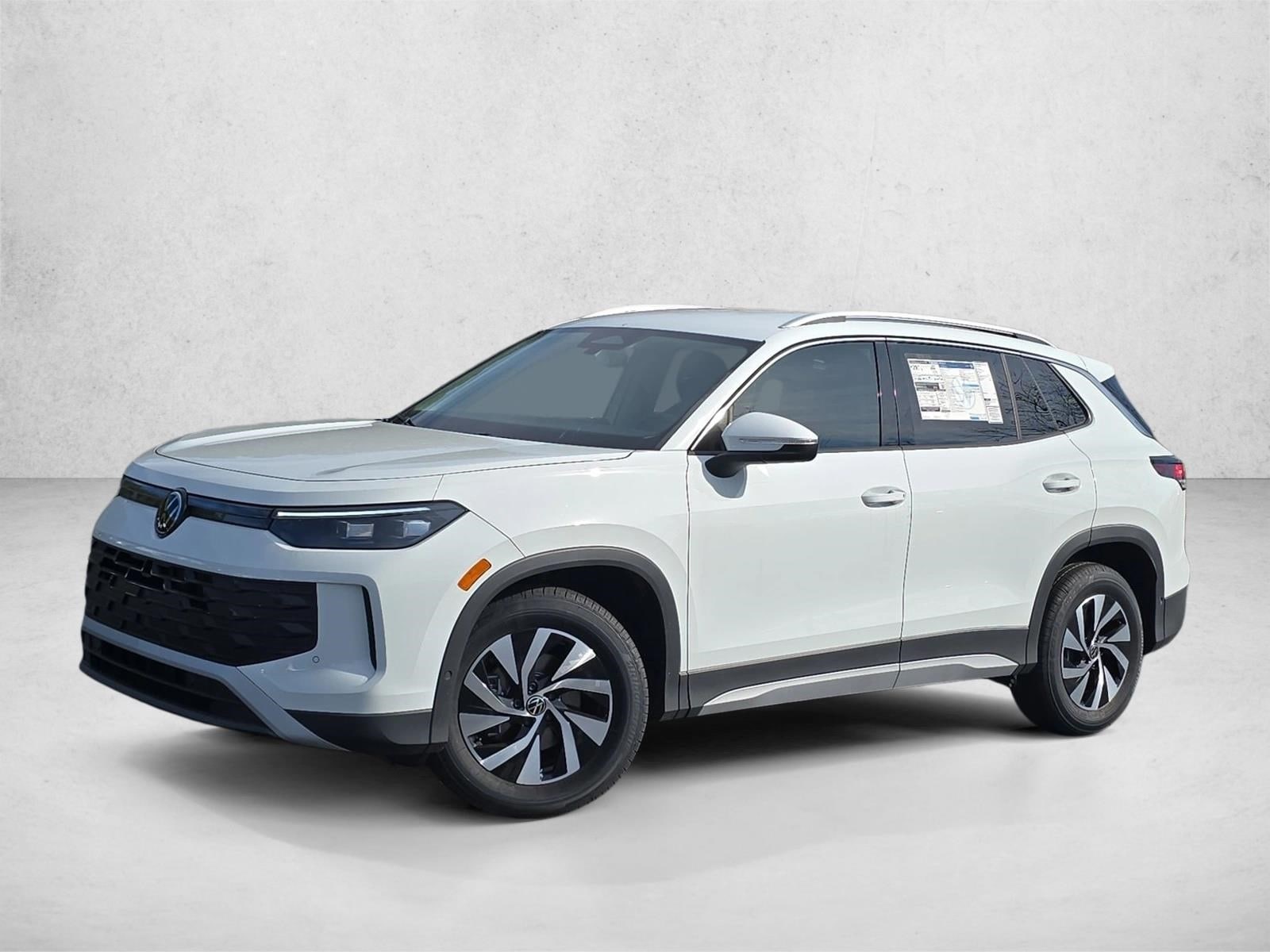 2025 Volkswagen Tiguan S's photo