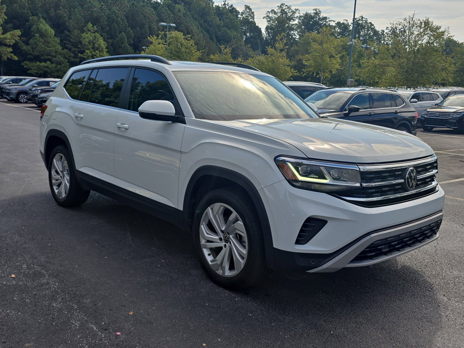 2023 Volkswagen Atlas V6 SE Technology photo 2