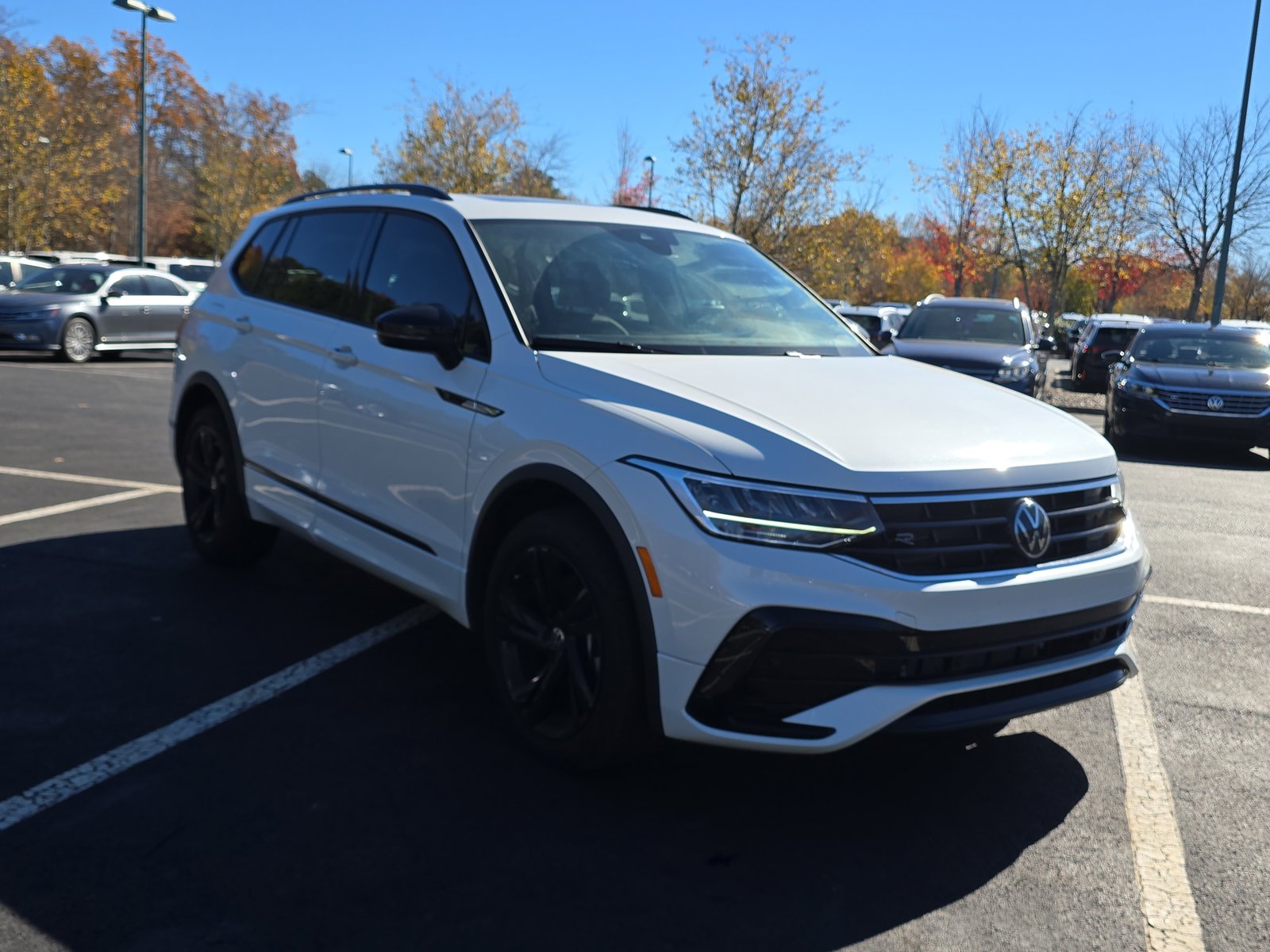 2024 Volkswagen Tiguan SE R-Line Black photo 3