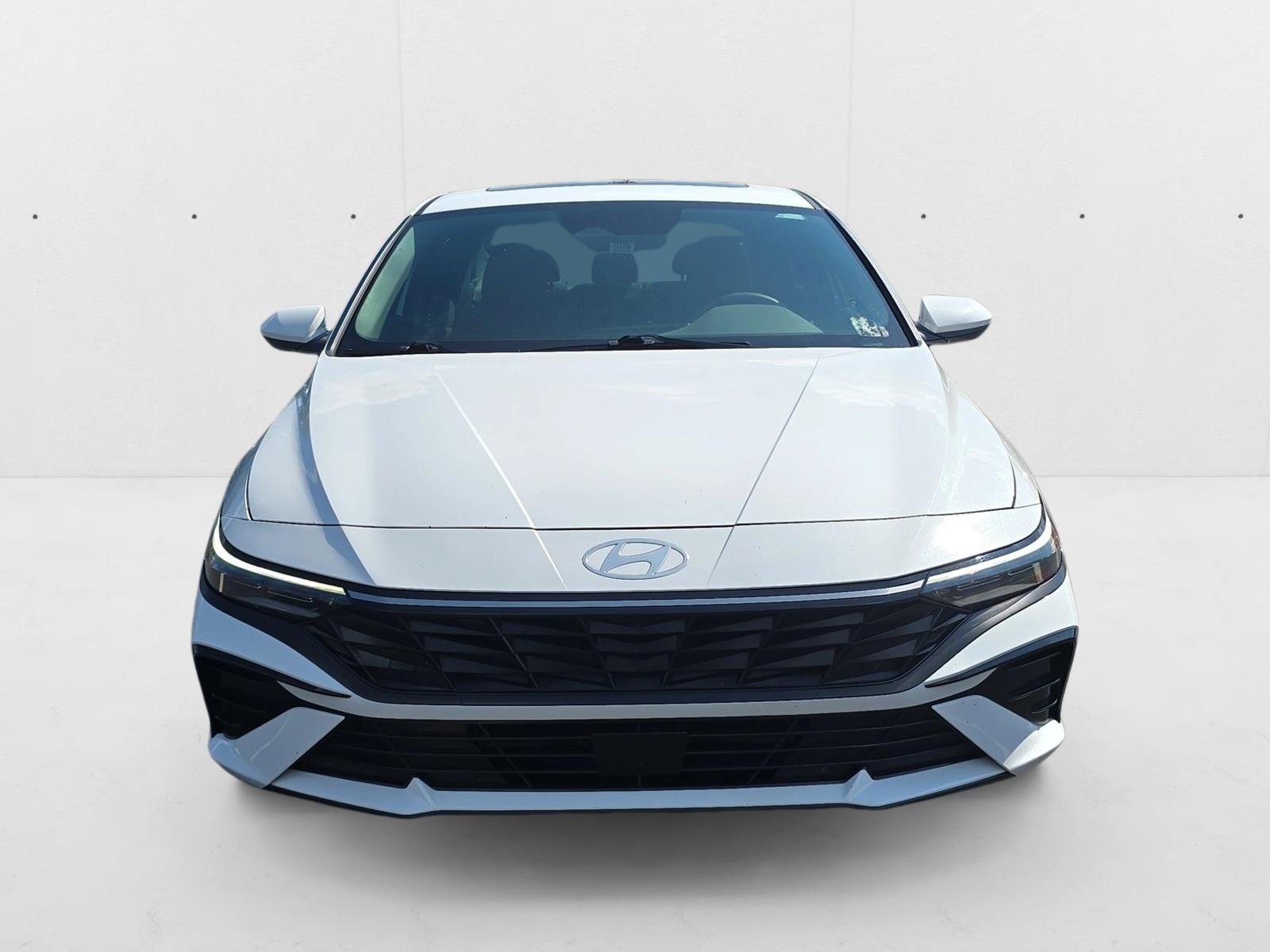 2024 Hyundai Elantra SEL Convenience photo 2
