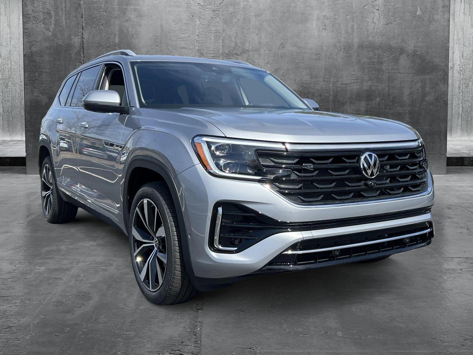 2025 Volkswagen Atlas SEL Premium R-Line photo 3