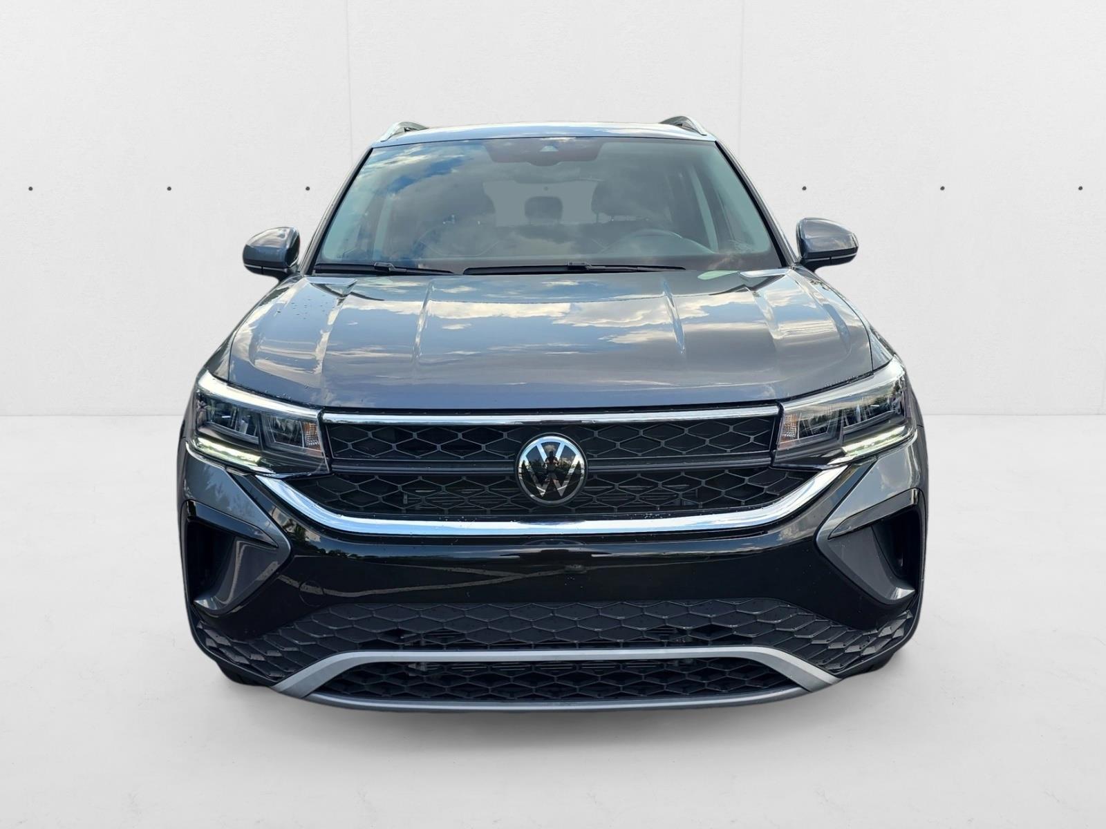 2024 Volkswagen Taos SE photo 2