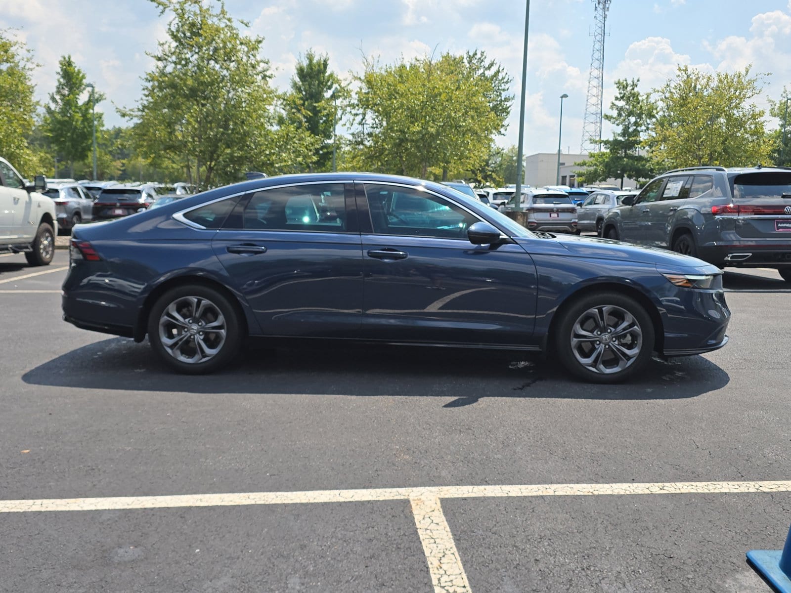 2024 Honda Accord Hybrid EX-L photo 2