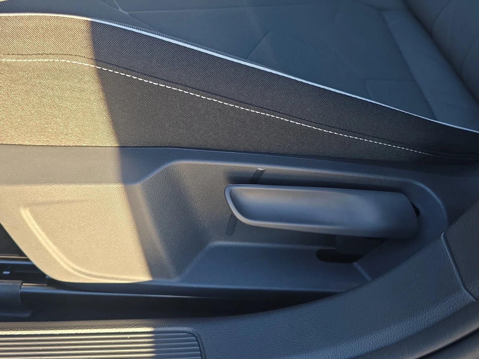 2026 Volkswagen Jetta Sport - Photo 6