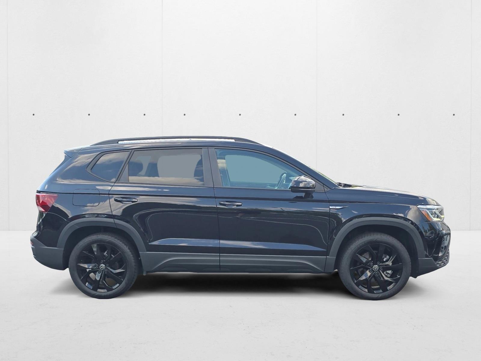 2024 Volkswagen Taos SE photo 4