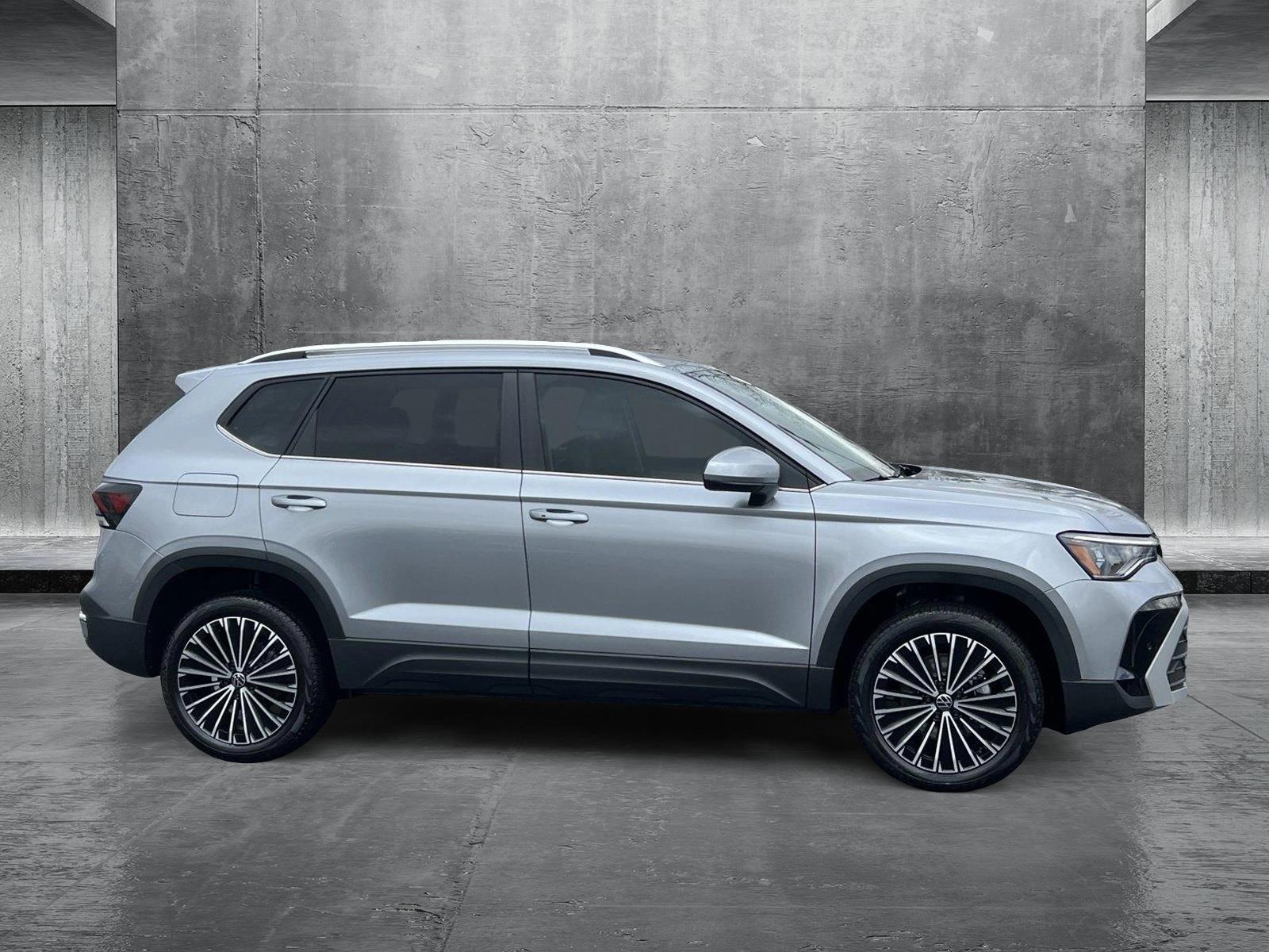 2025 Volkswagen Taos SE photo 4