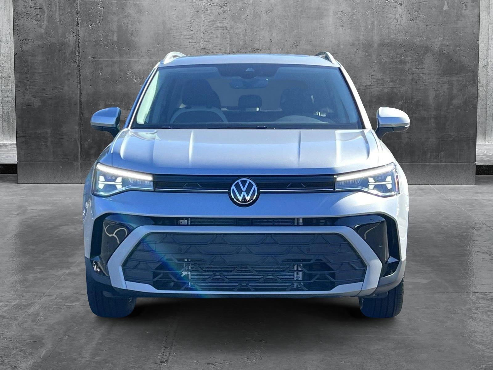 2025 Volkswagen Taos SE photo 2