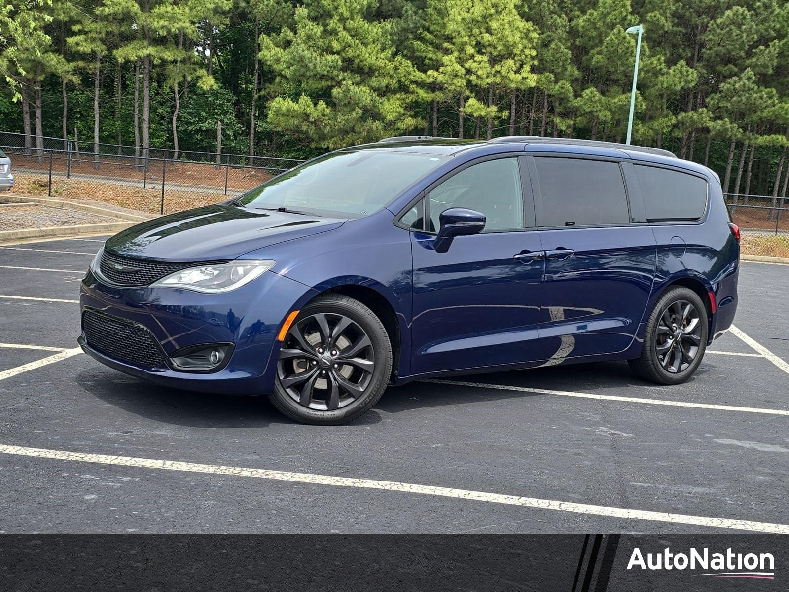 2018 Chrysler Pacifica Limited's photo