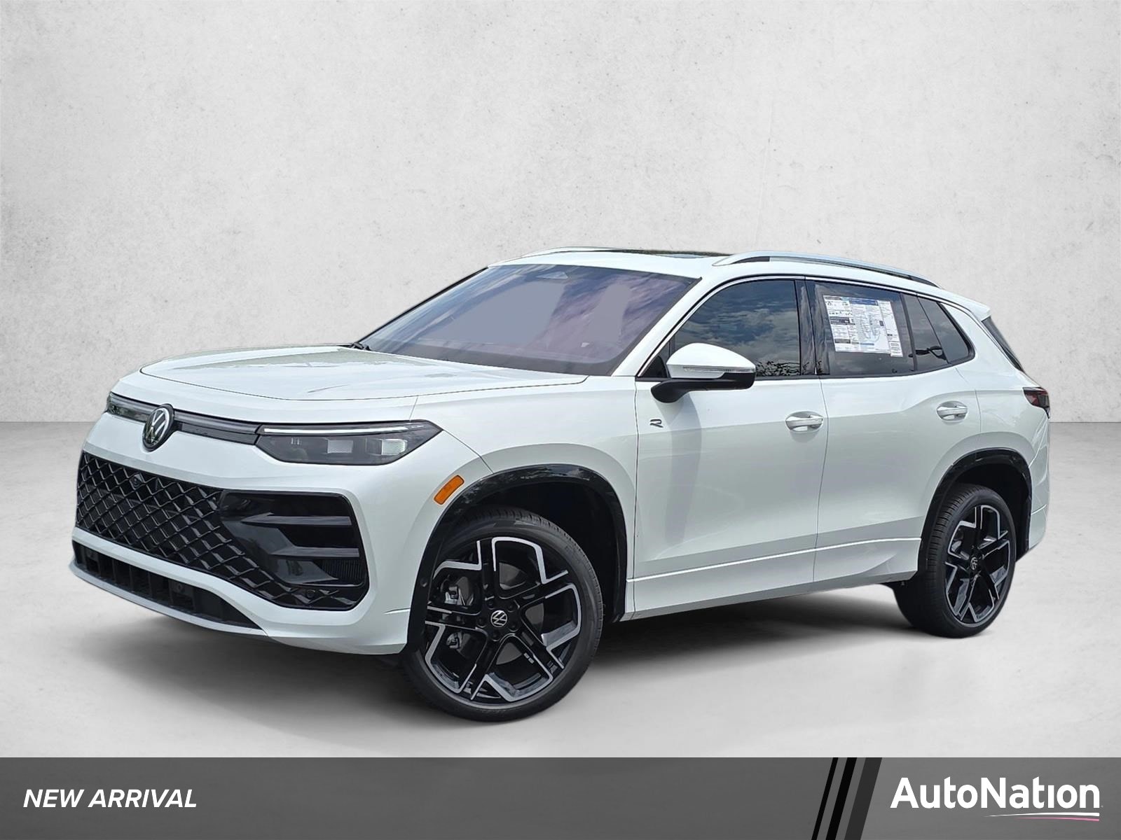 2026 Volkswagen Tiguan 2.0T SEL R-Line Turbo 4Motion's photo