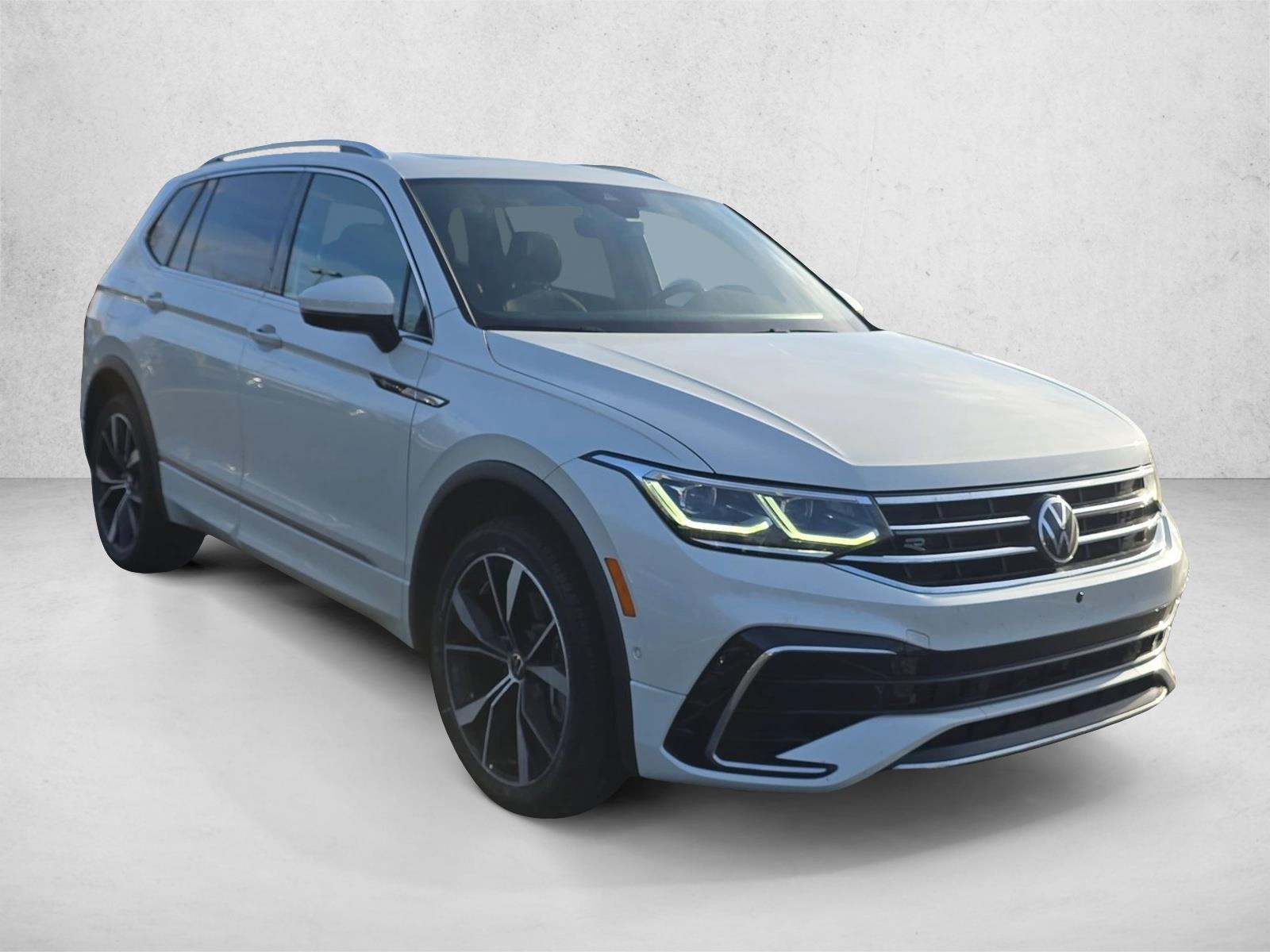 2023 Volkswagen Tiguan SEL R-Line Black photo 3
