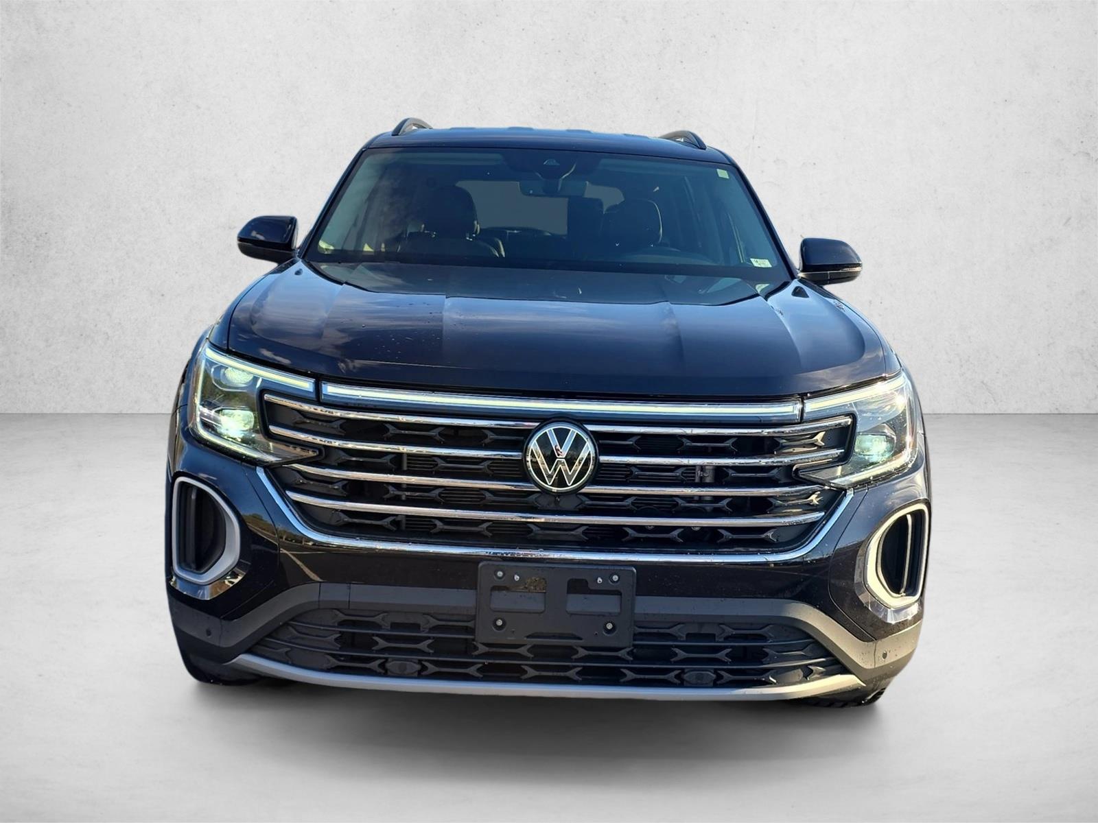 2024 Volkswagen Atlas SE Technology photo 2