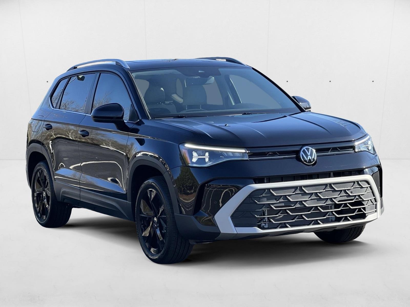 2025 Volkswagen Taos SE photo 3