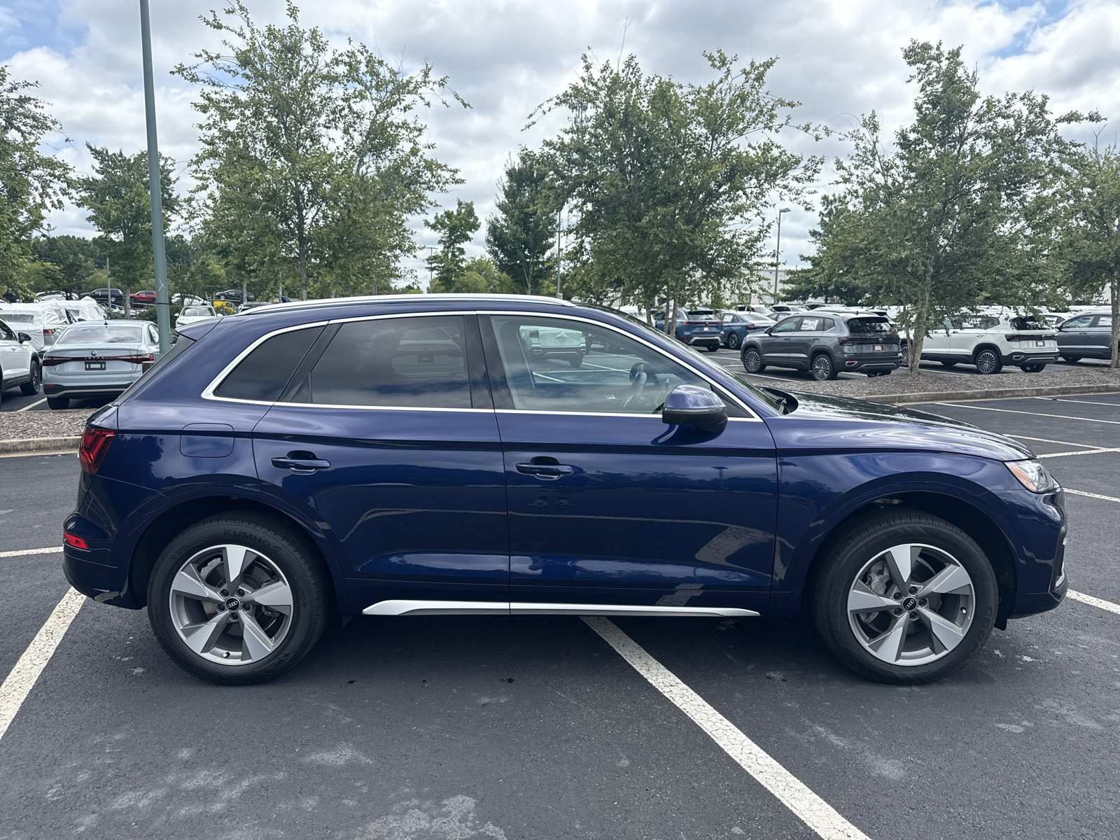 2023 Audi Q5 Premium 40 TFSI photo 2