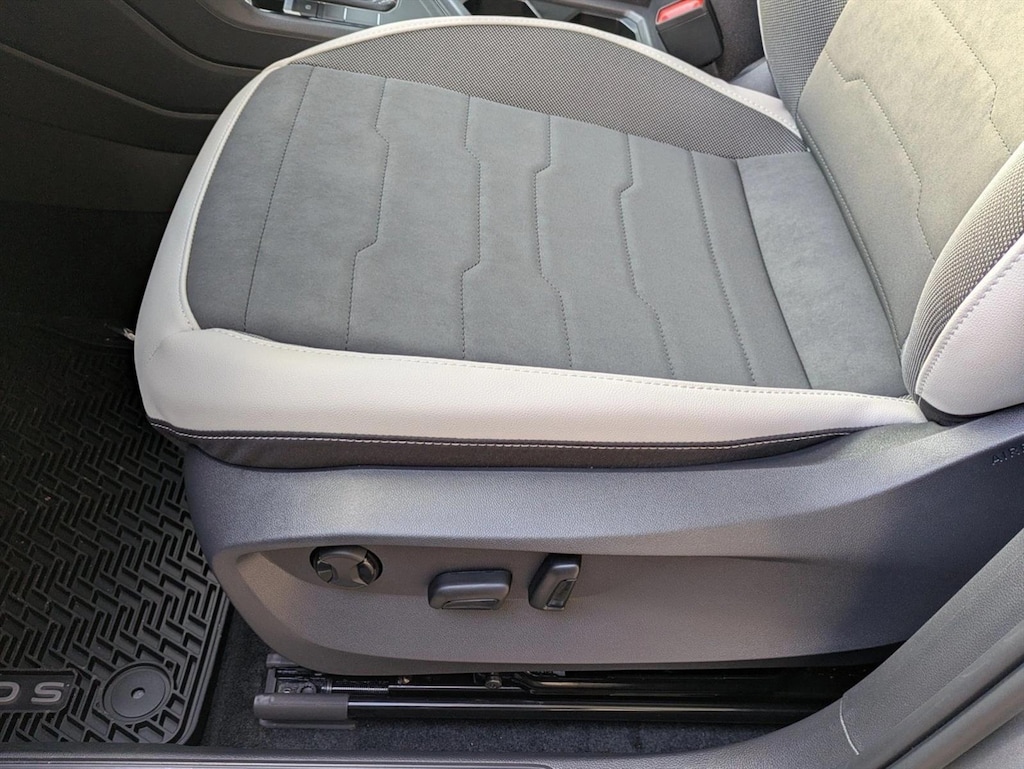 New 2026 Volkswagen Taos 1.5T SE SUV