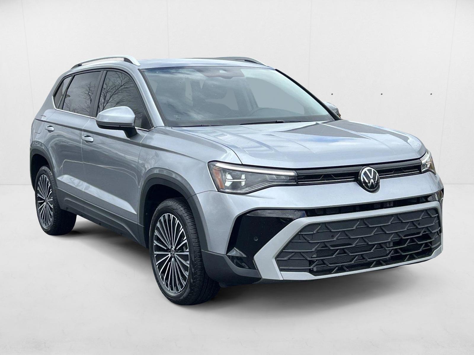 2025 Volkswagen Taos SE photo 3