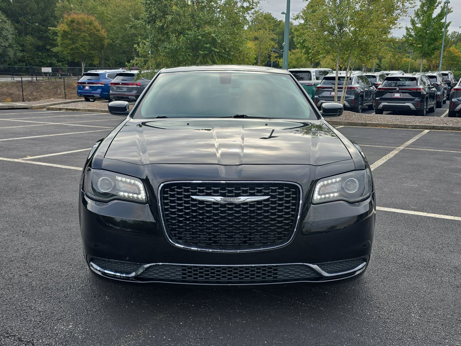2018 Chrysler 300 Touring photo 2
