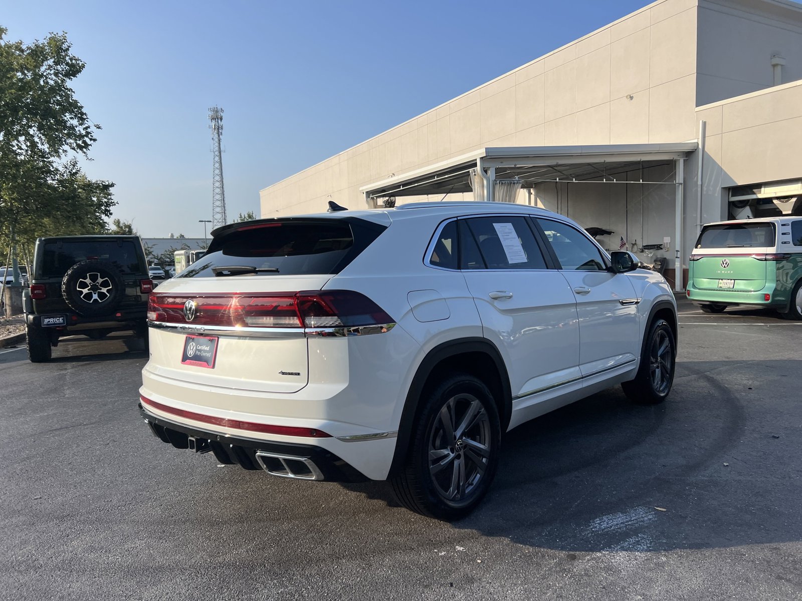 2024 Volkswagen Atlas Cross Sport SEL R-Line photo 4