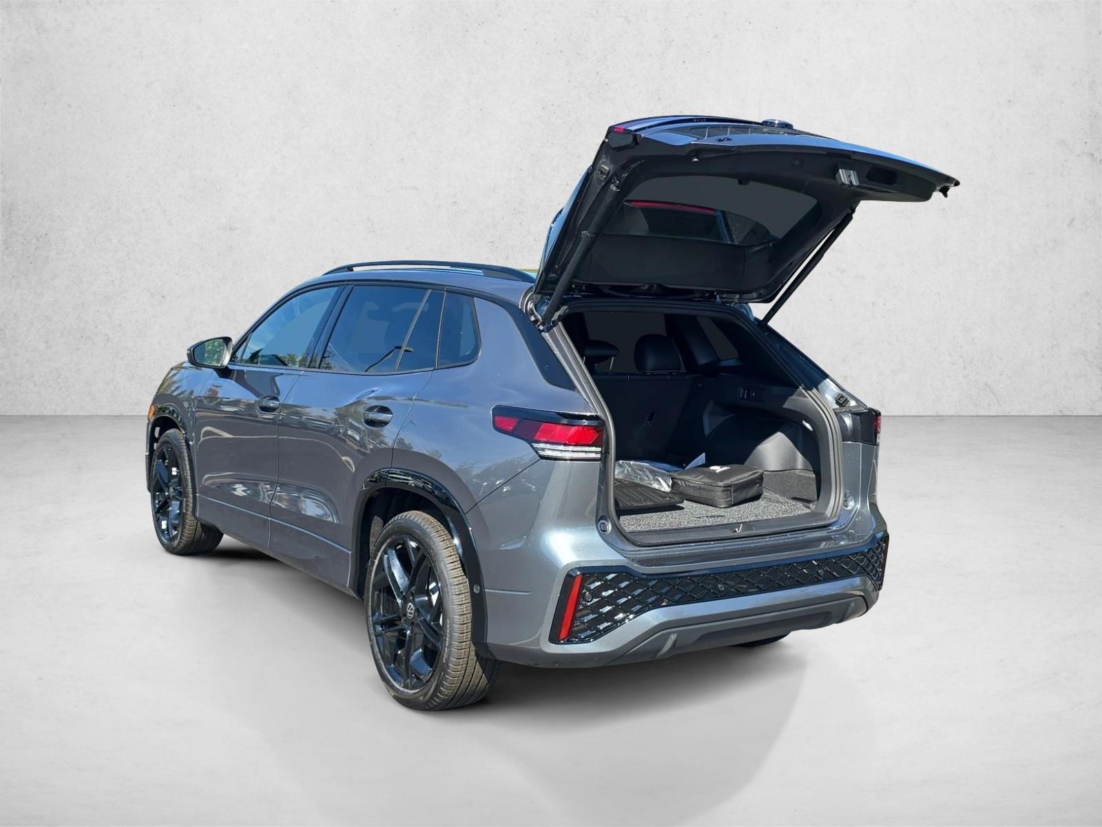 2026 Volkswagen Tiguan SE R-Line Black photo 2