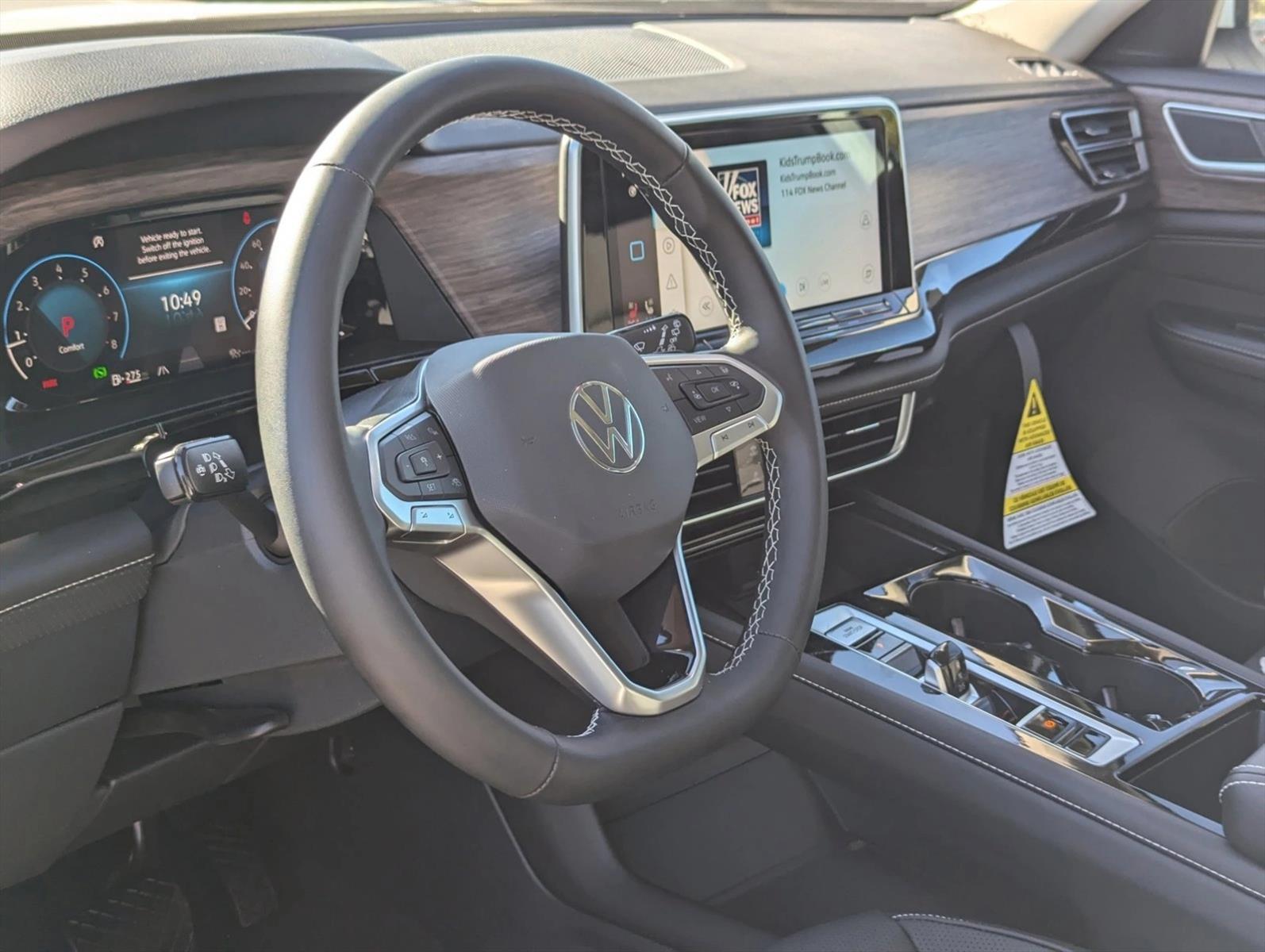 2025 Volkswagen Atlas SEL photo 3