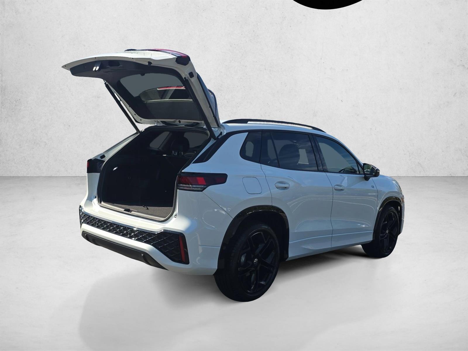 2026 Volkswagen Tiguan SE R-Line Black photo 2