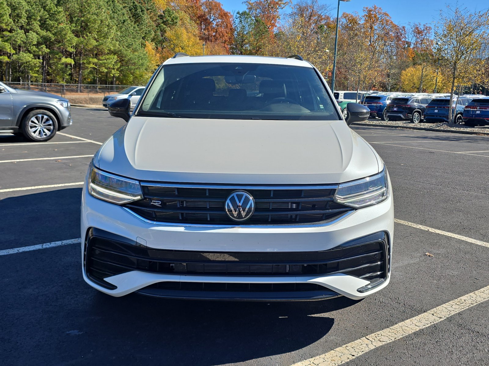 2024 Volkswagen Tiguan SE R-Line Black photo 2