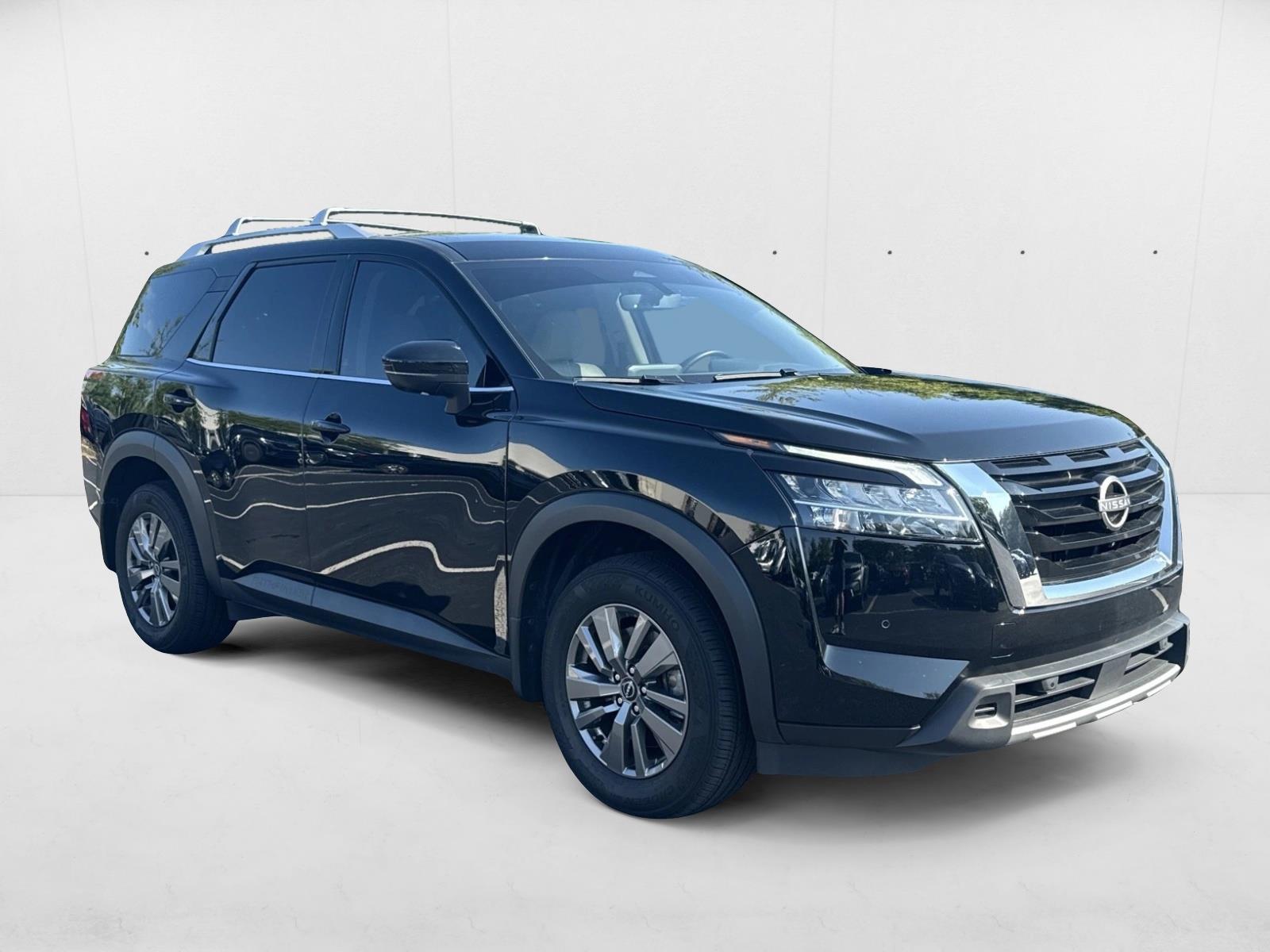 2023 Nissan Pathfinder SL photo 3