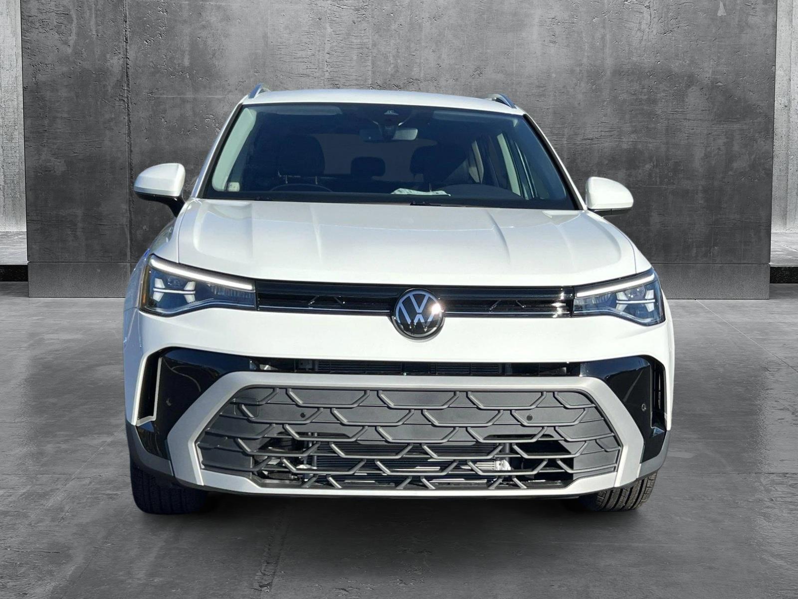 2025 Volkswagen Taos SE photo 2