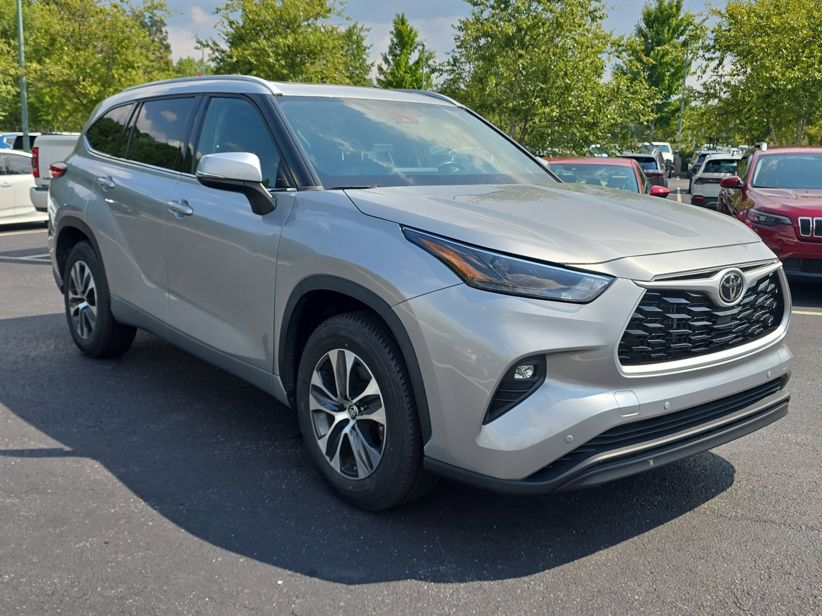 2022 Toyota Highlander XLE photo 3