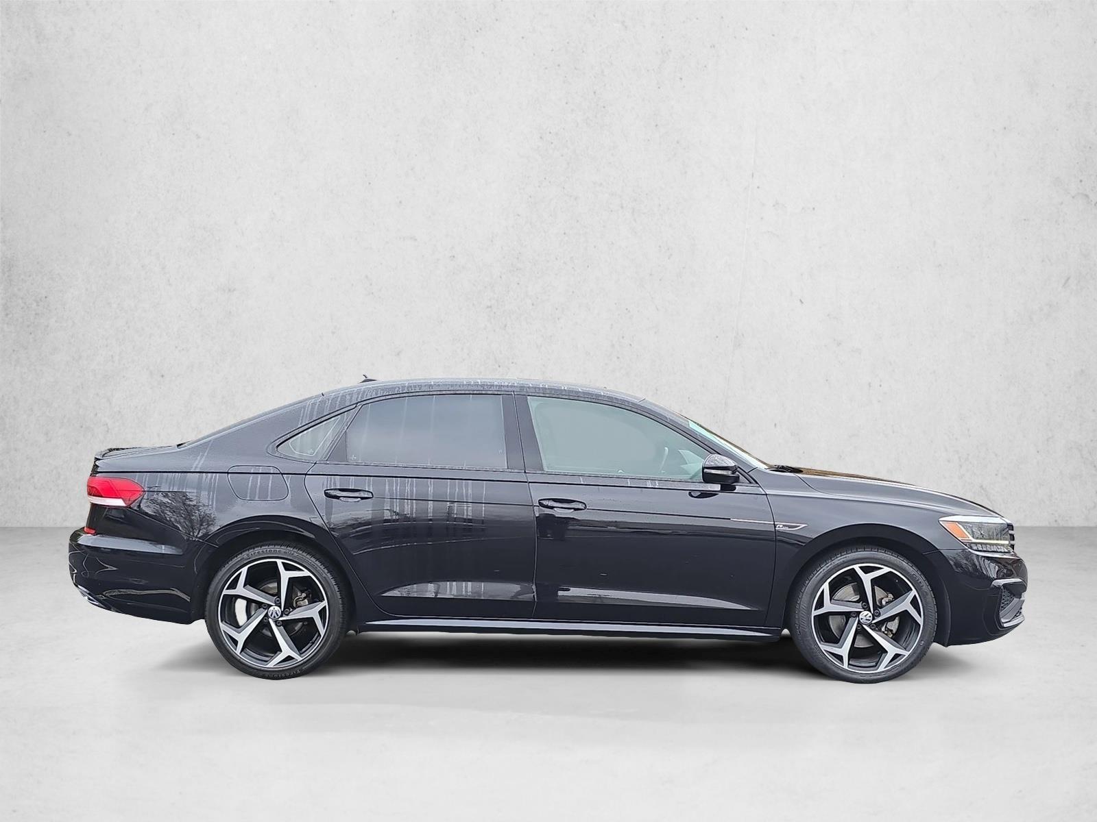 2021 Volkswagen Passat 2.0T R-Line photo 4