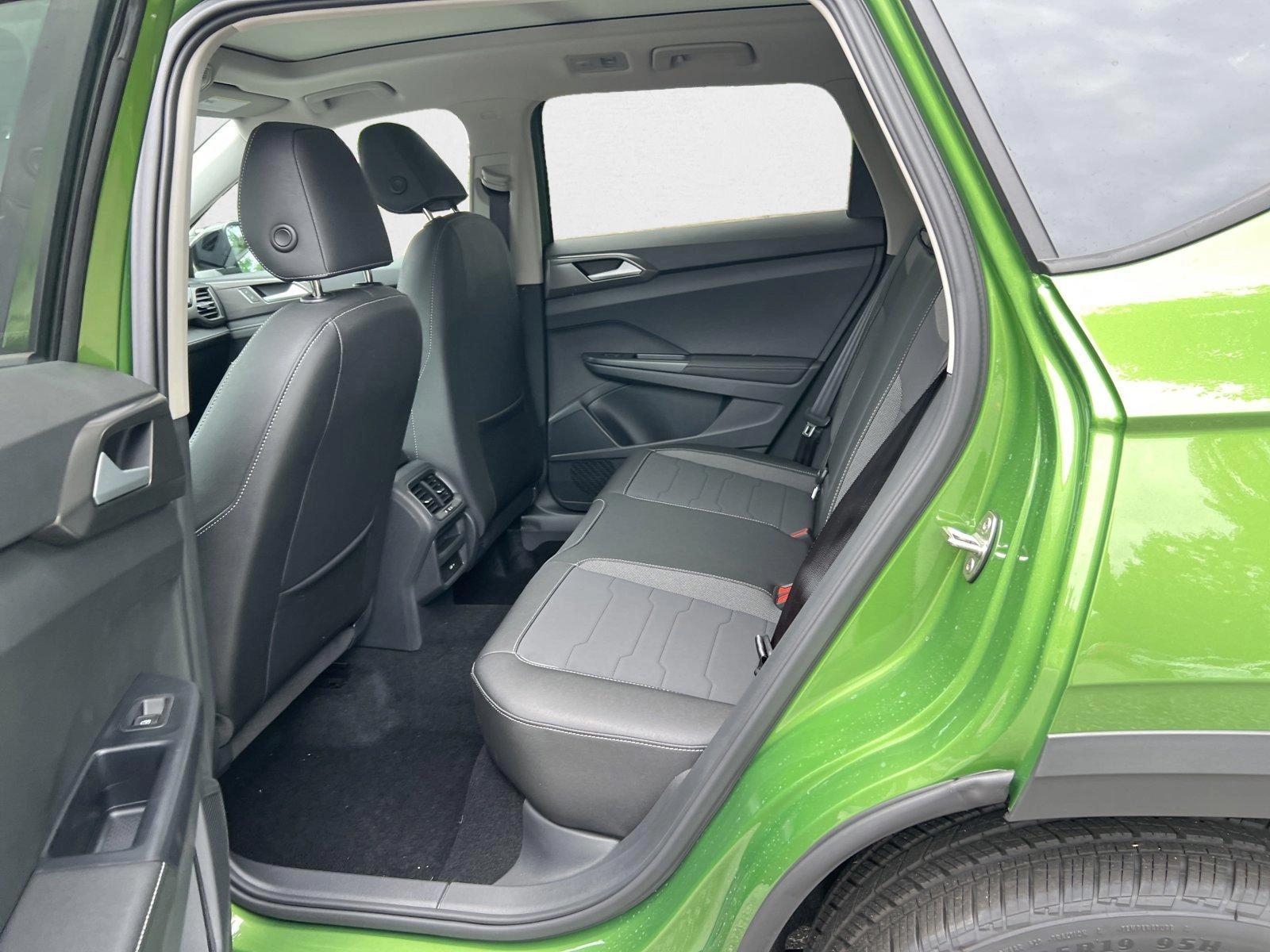 2025 Volkswagen Taos SE Black - Photo 15