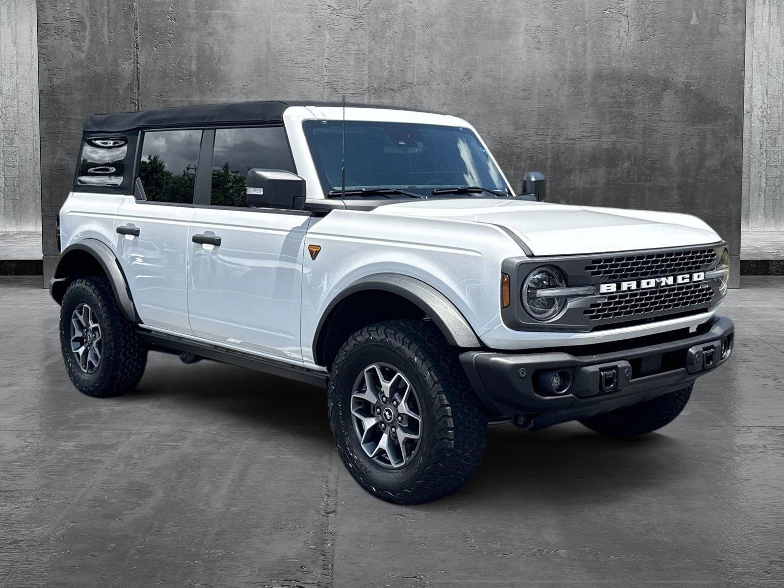 2023 Ford Bronco Badlands photo 3