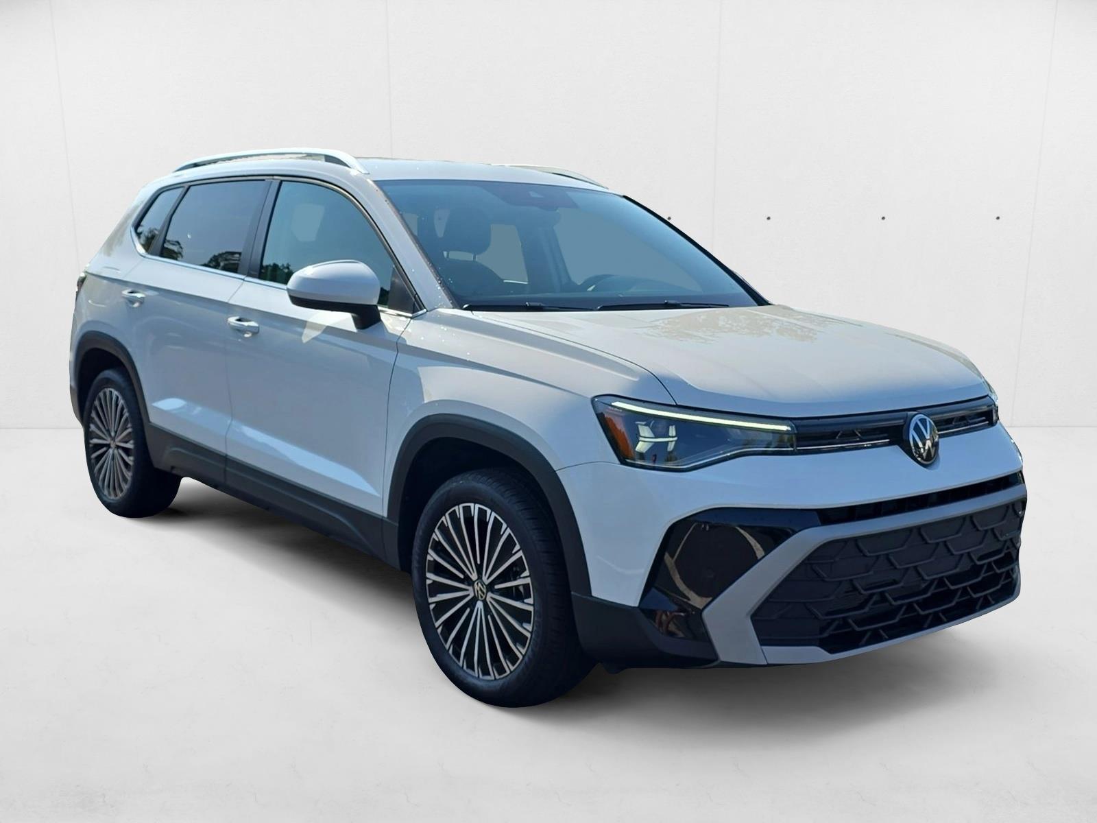 2025 Volkswagen Taos SE photo 3