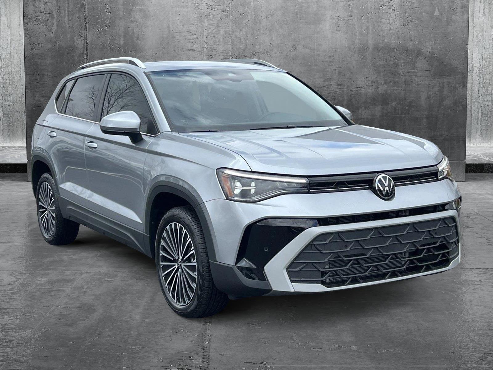 2025 Volkswagen Taos SE photo 3