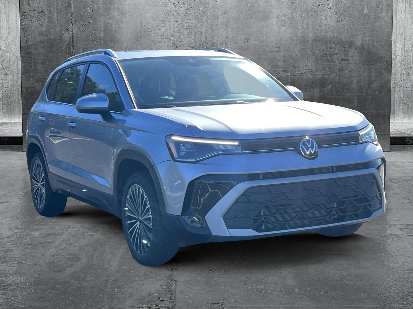 2025 Volkswagen Taos SE photo 3