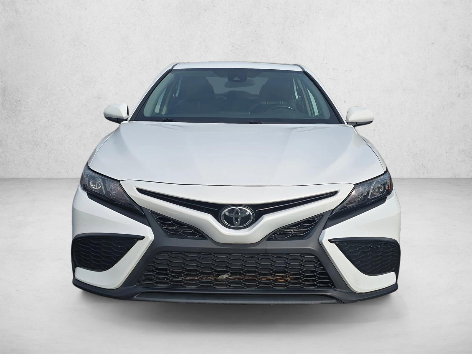 2021 Toyota Camry SE photo 2