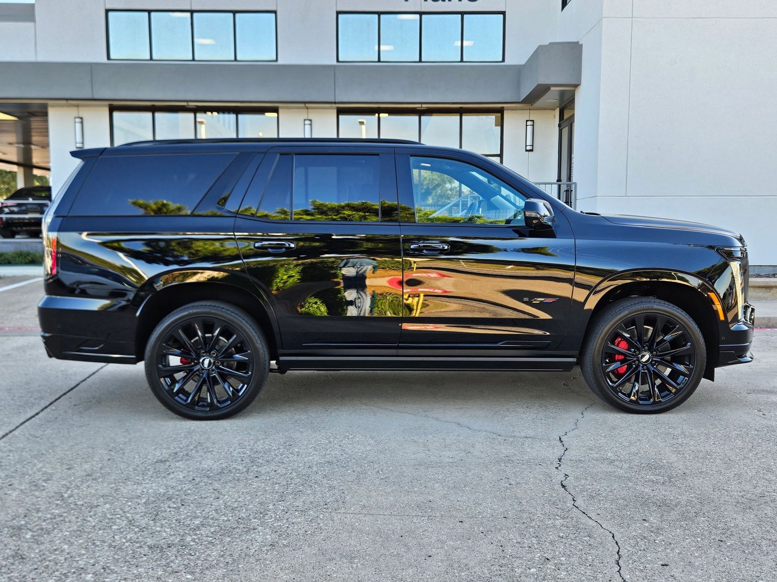 2025 Cadillac Escalade V-Series photo 4