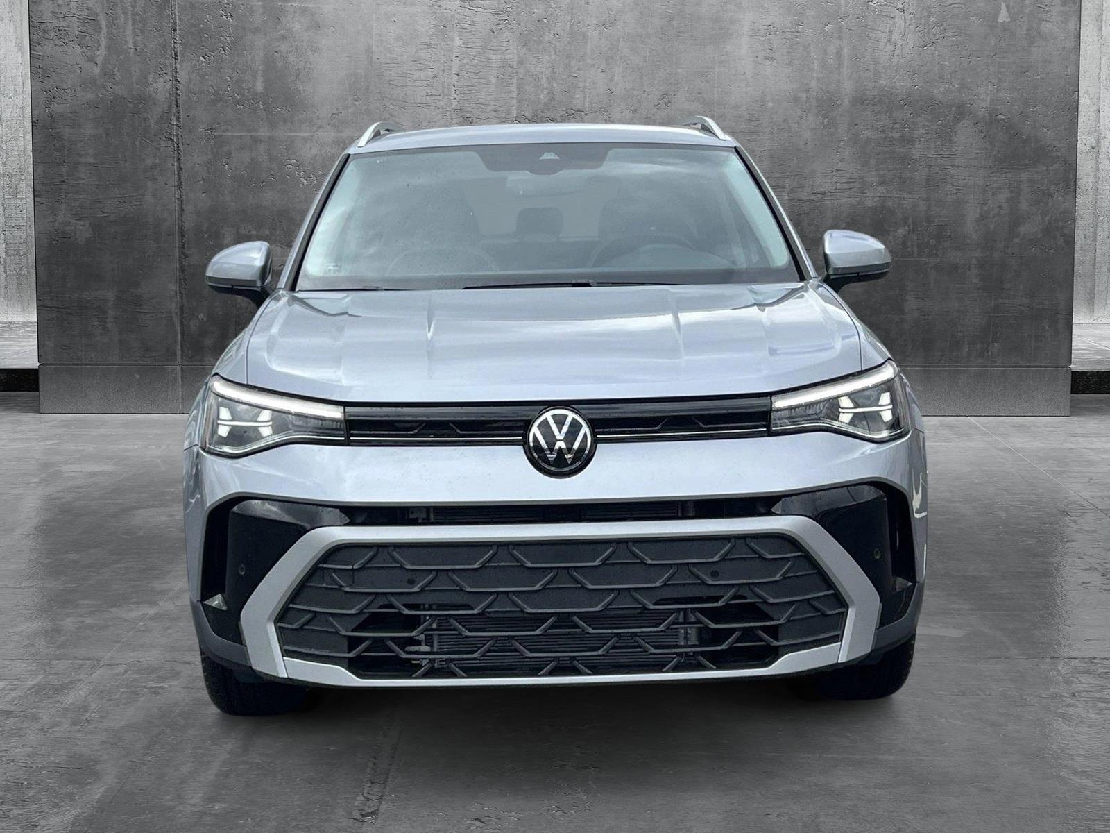 2025 Volkswagen Taos SE photo 2