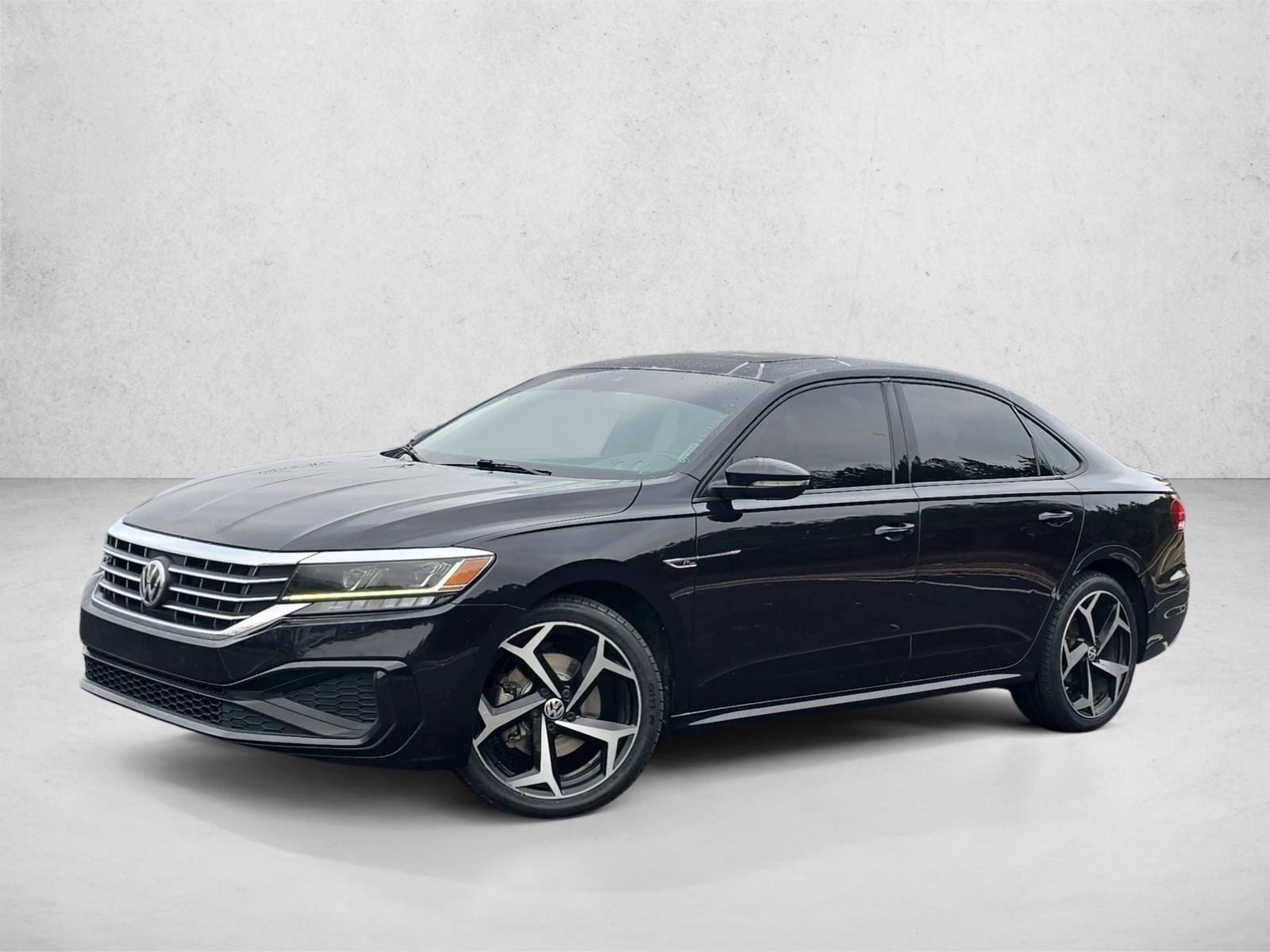 2021 Volkswagen Passat R-Line's photo