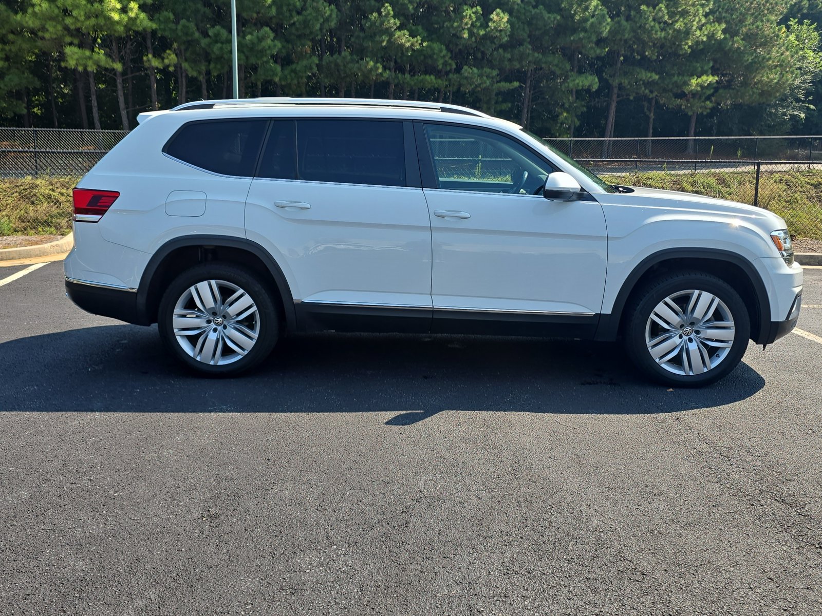 2019 Volkswagen Atlas V6 SEL photo 3