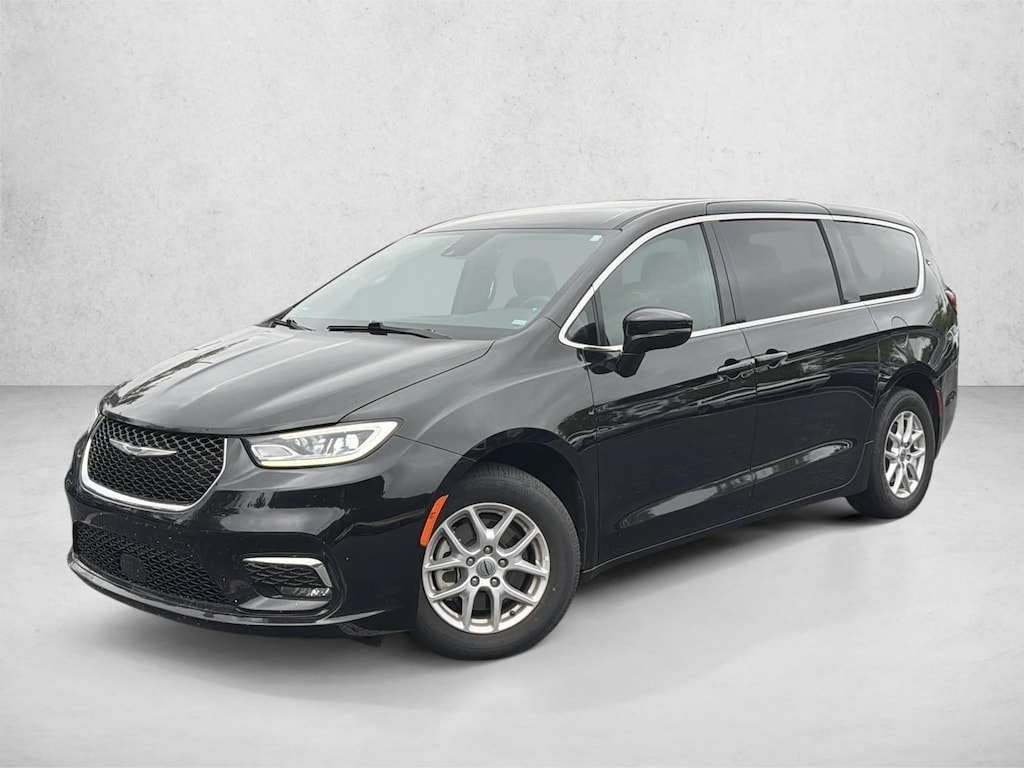 Used 2025 Chrysler Pacifica Select Van Passenger Van
