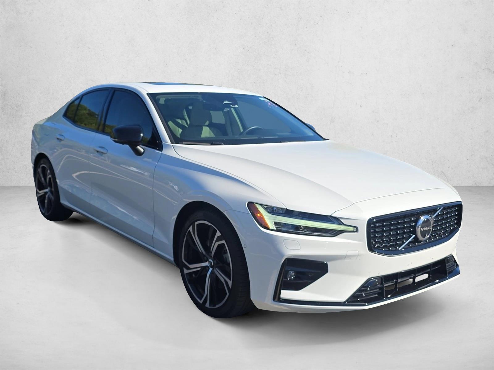 2024 Volvo S60 Plus photo 3