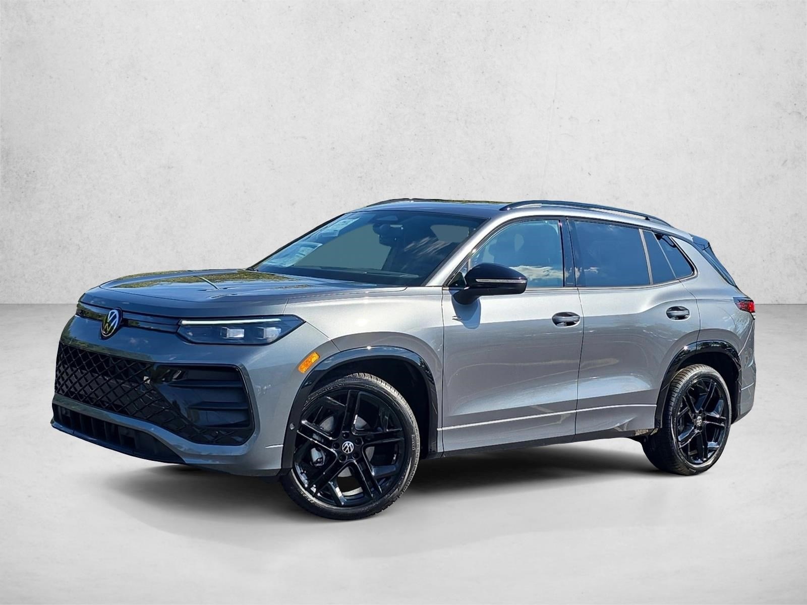 2026 Volkswagen Tiguan SE R-LINE BLACK's photo