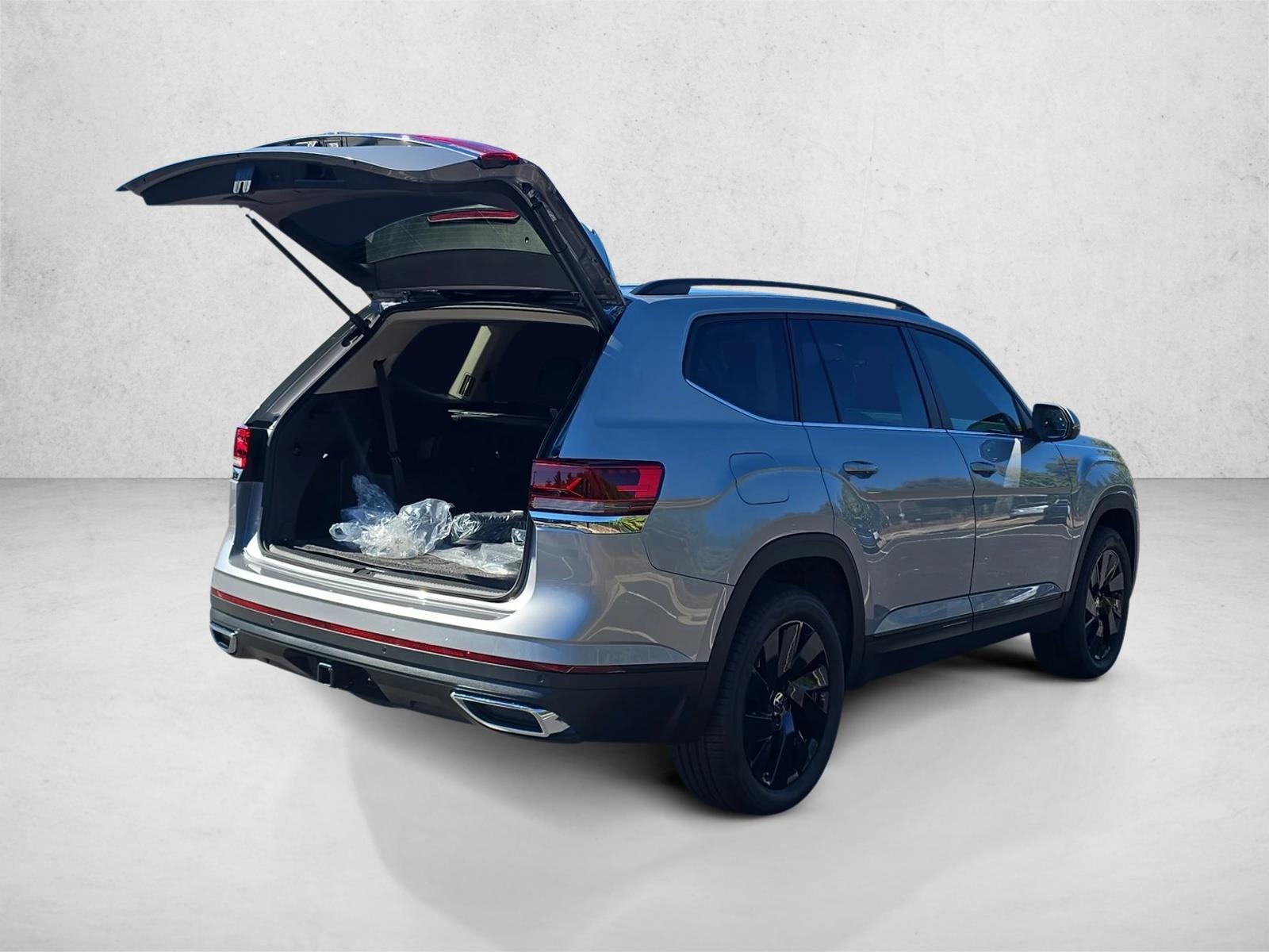 2026 Volkswagen Atlas SE Technology photo 2