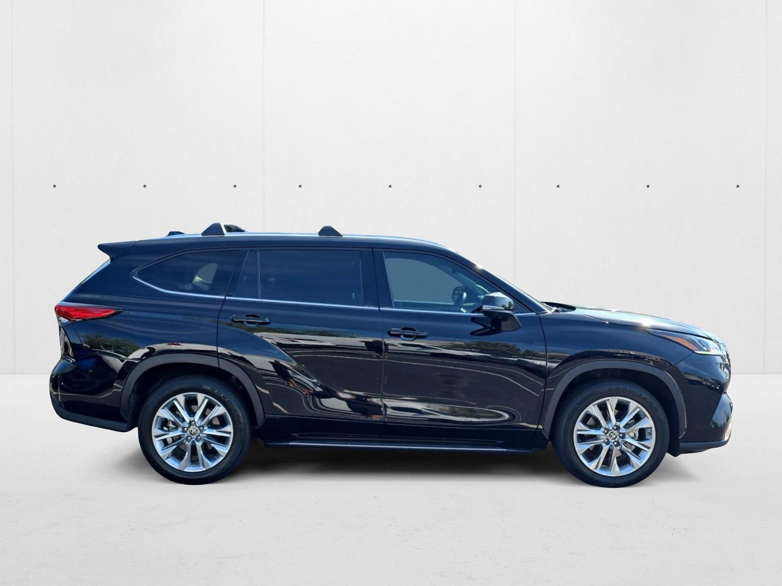 2022 Toyota Highlander Limited photo 3